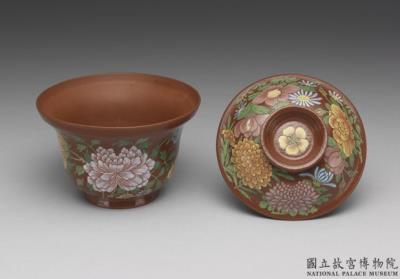 图片[3]-Yixing lidded cup with flowers of the four seasons in painted enamels, Qing dynasty, Kangxi reign (1662-1722)-China Archive